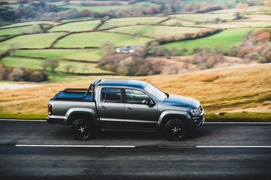  Volkswagen Amarok Double Cab Black Edition 2019 года  (UK) (фото 27 из 34)